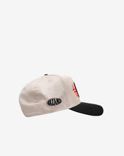 Cargar imagen en el visor de la galería, GORRA RAZA
